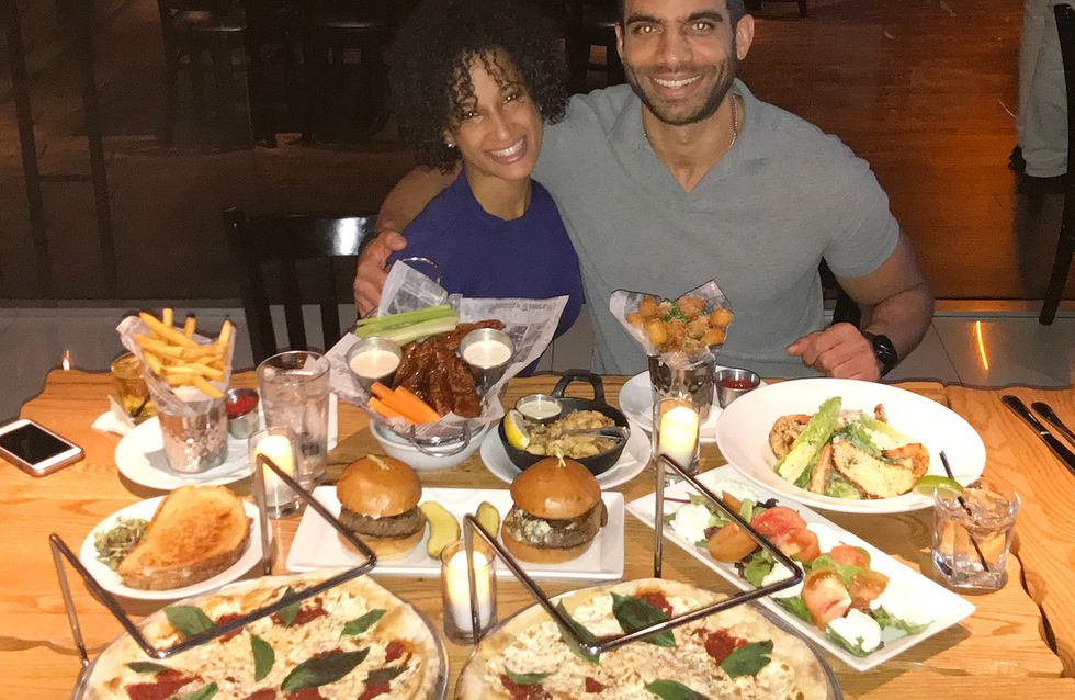 Un atracón al día: la supuesta dieta que sigue una pareja para estar en forma
