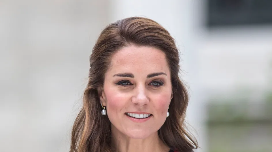 Kate Middleton, canonissime dans une petite robe en tweed ! (Photos)