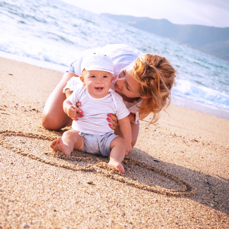 Urlaub mit Baby: Diese praktischen Teile müssen unbedingt mit!