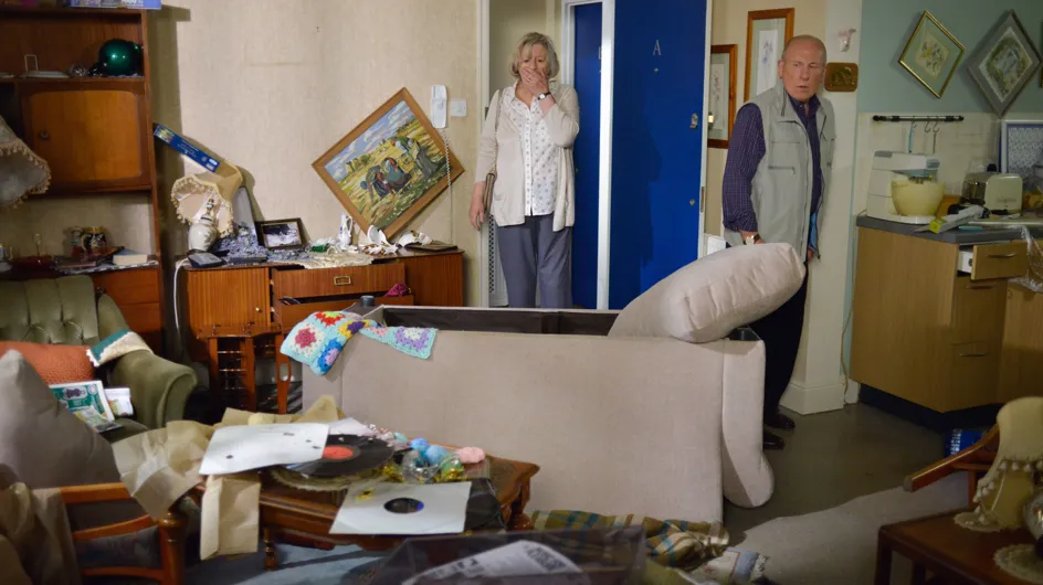 Eastenders 25/08 - The Murrays Come Home To Find They've Been Burgled