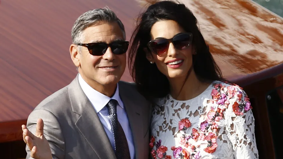 Amal Clooney, stylée et souriante au bras de George