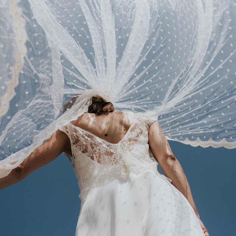 Long, court, bas, haut 80 manières de porter son voile de mariée