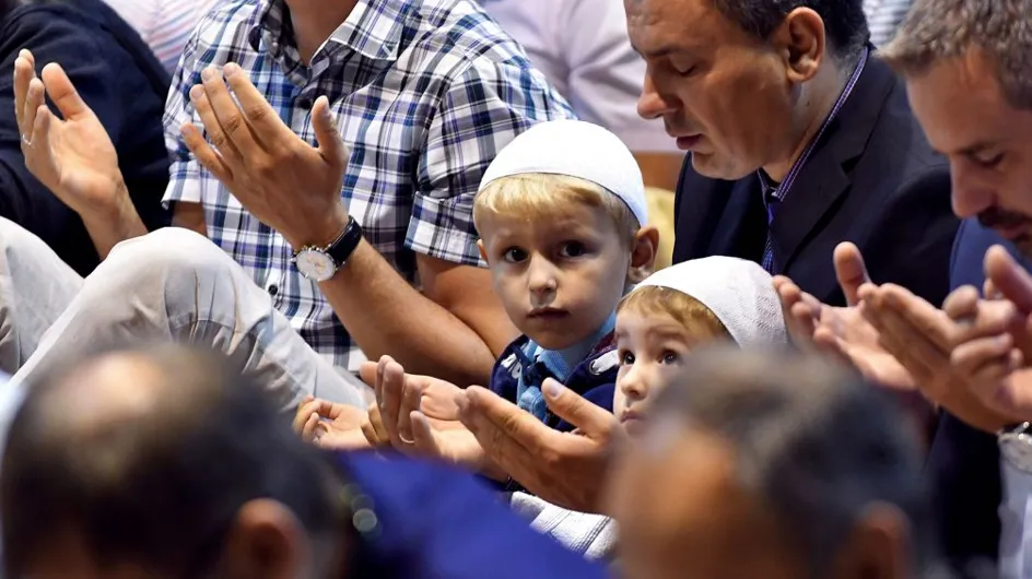 Un curé et un rabbin font un geste magnifique pour les musulmans de leur quartier