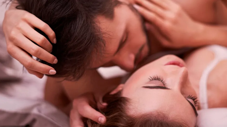 Coccole a letto: viva i preliminari fatti di carezze e baci!