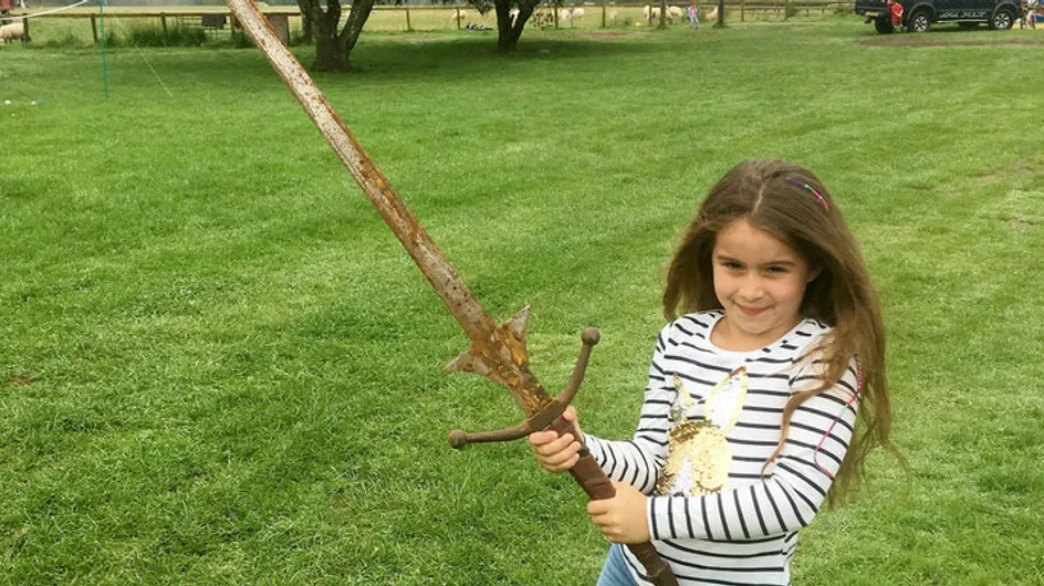Cette jeune anglaise a peut-être retrouvé l’épée Excalibur ! (photo)