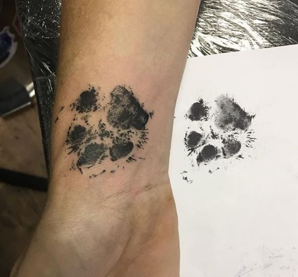 Céderez-vous au tatouage empreinte de chien ?