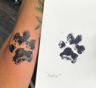 Cederez Vous Au Tatouage Empreinte De Chien