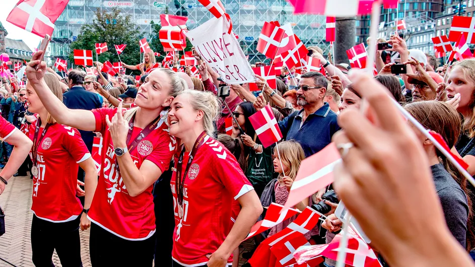 La selección danesa de fútbol cede parte de su sueldo al equipo femenino