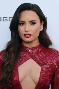 We can't enough of how perfectly shaped Demi Lovato's eyebrows are