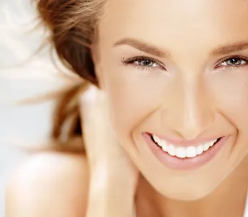 Cómo conseguir un rostro radiante con un solo gesto