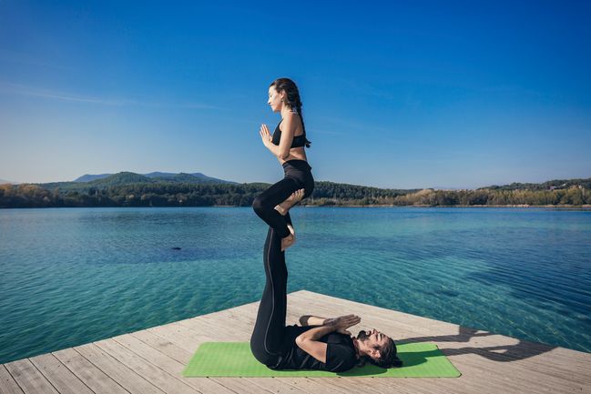 Immagini Di Posizioni Di Yoga In Due Abc News