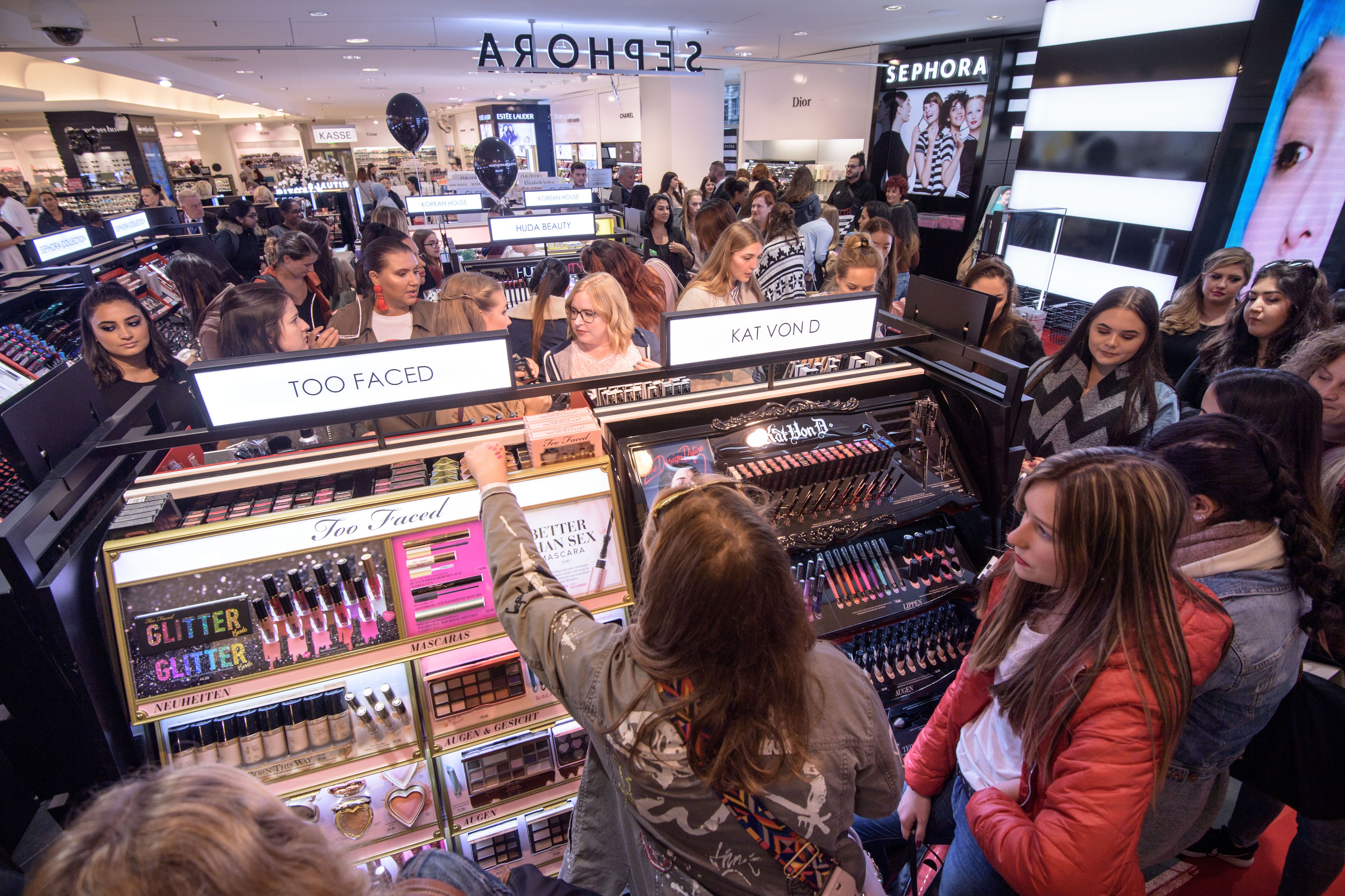 Un enfant brise 1300 $ de make-up chez Sephora (Photos)