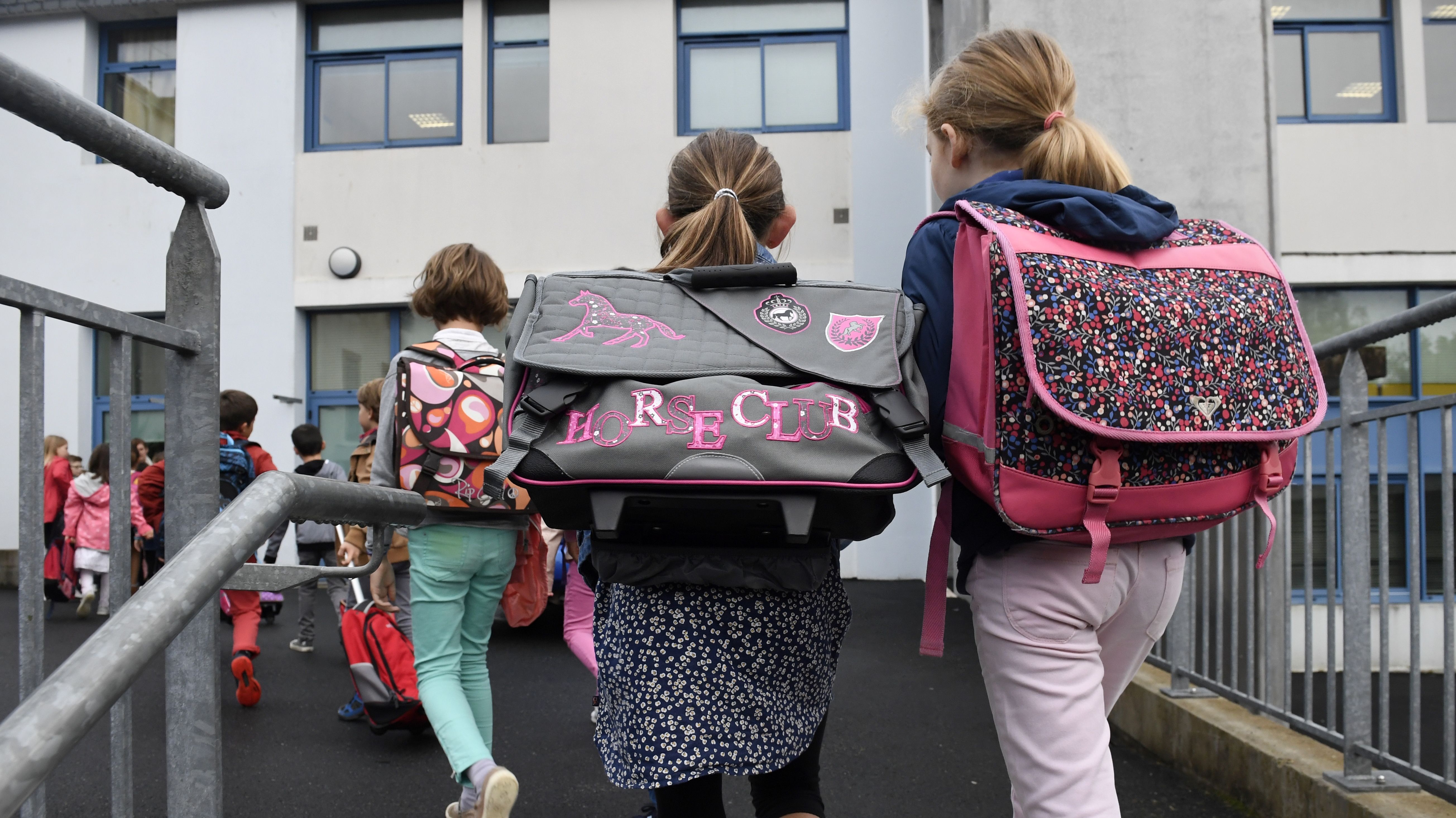 Un sac à dos pare-balles pour protéger ses élèves