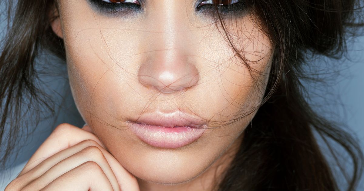 Tuto maquillage pour yeux marron le smoky eyes bleu