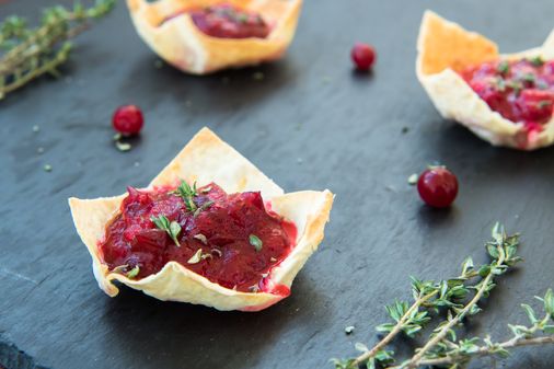 recetas vegetarianas y veganas de Navidad: mini tartaletas de mermelada de arándanos y queso vegano