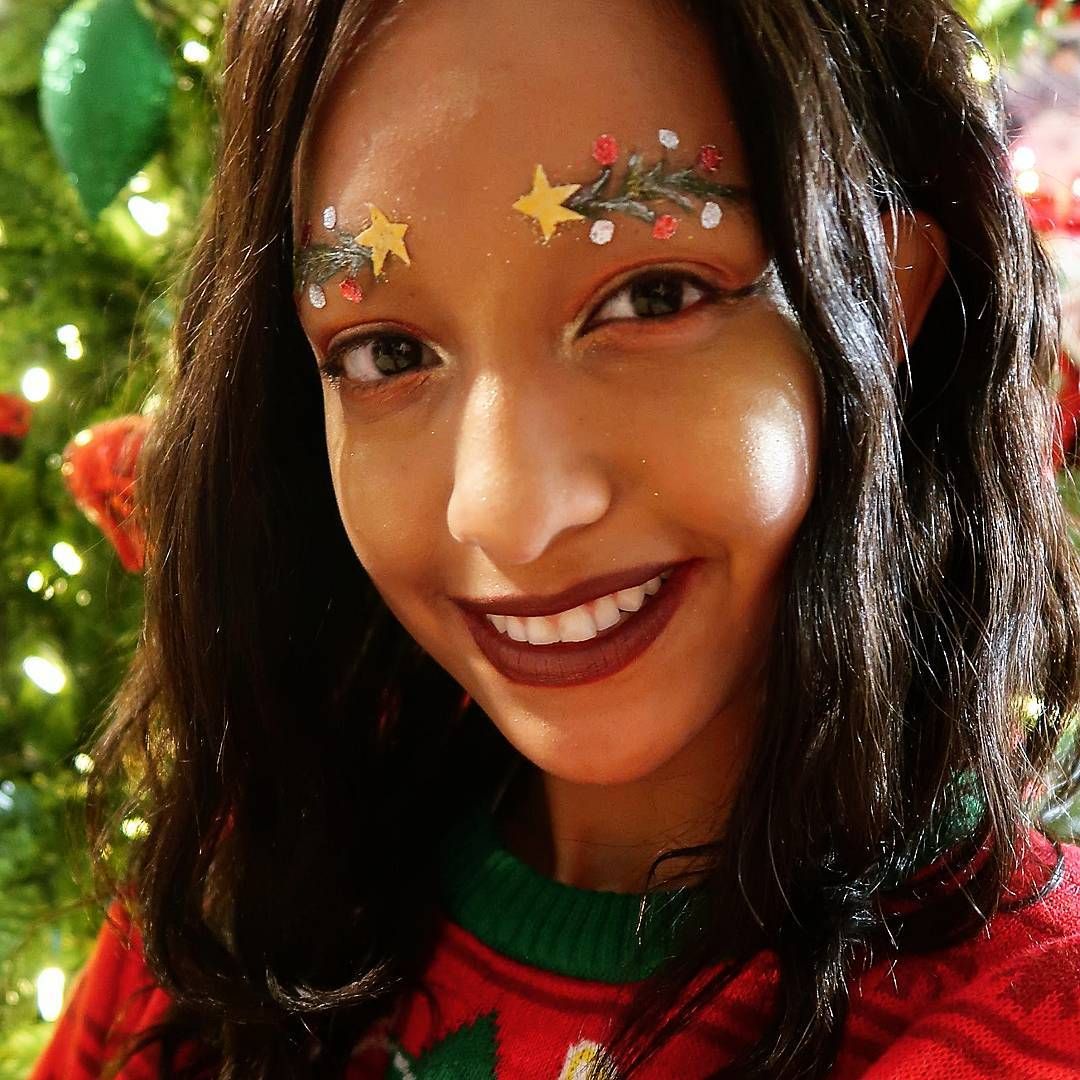 Maquillage de fêtes WTF : les sourcils sapins de Noël
