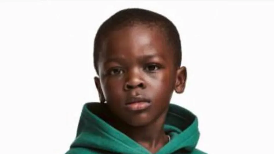 Un sweat raciste porté par un enfant noir et vendu par H&M crée la polémique (Photos)