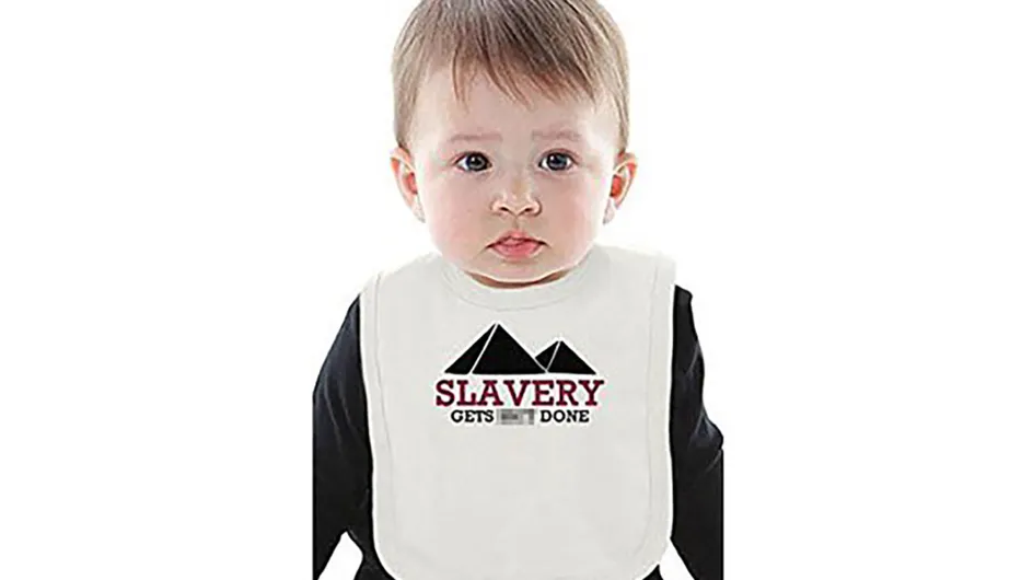 Amazon crée la polémique en vendant des vêtements pour enfants prônant l’esclavage (Photos)