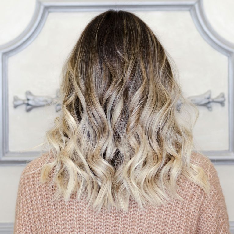 Brnette Blonde Highlights Leichte Locken Kurze Haare I