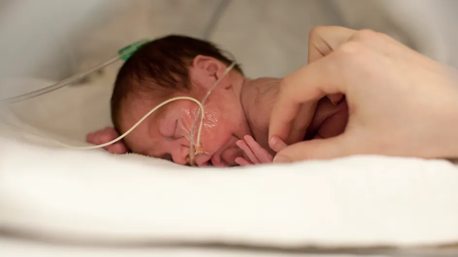 Privée de logement à l'hôpital, cette maman d'un bébé prématuré demande de l'aide
