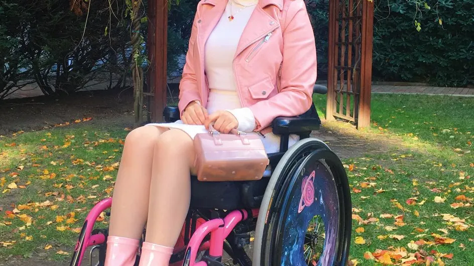 Esta chica crea un mensaje Body Positive en su silla de ruedas