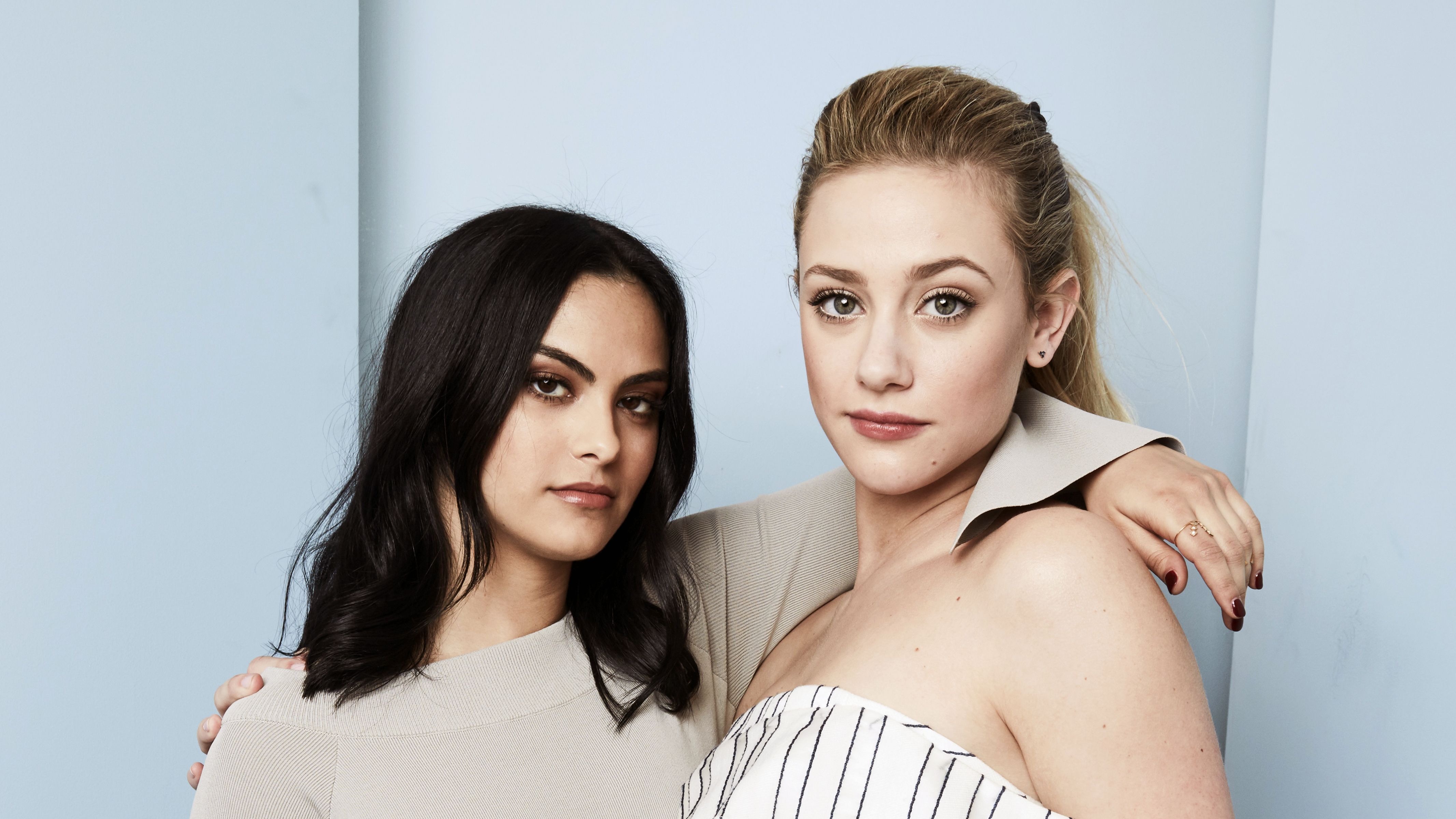 Lili Reinhart et Camila Mendes photoshopées par Cosmopolitan (Photos)