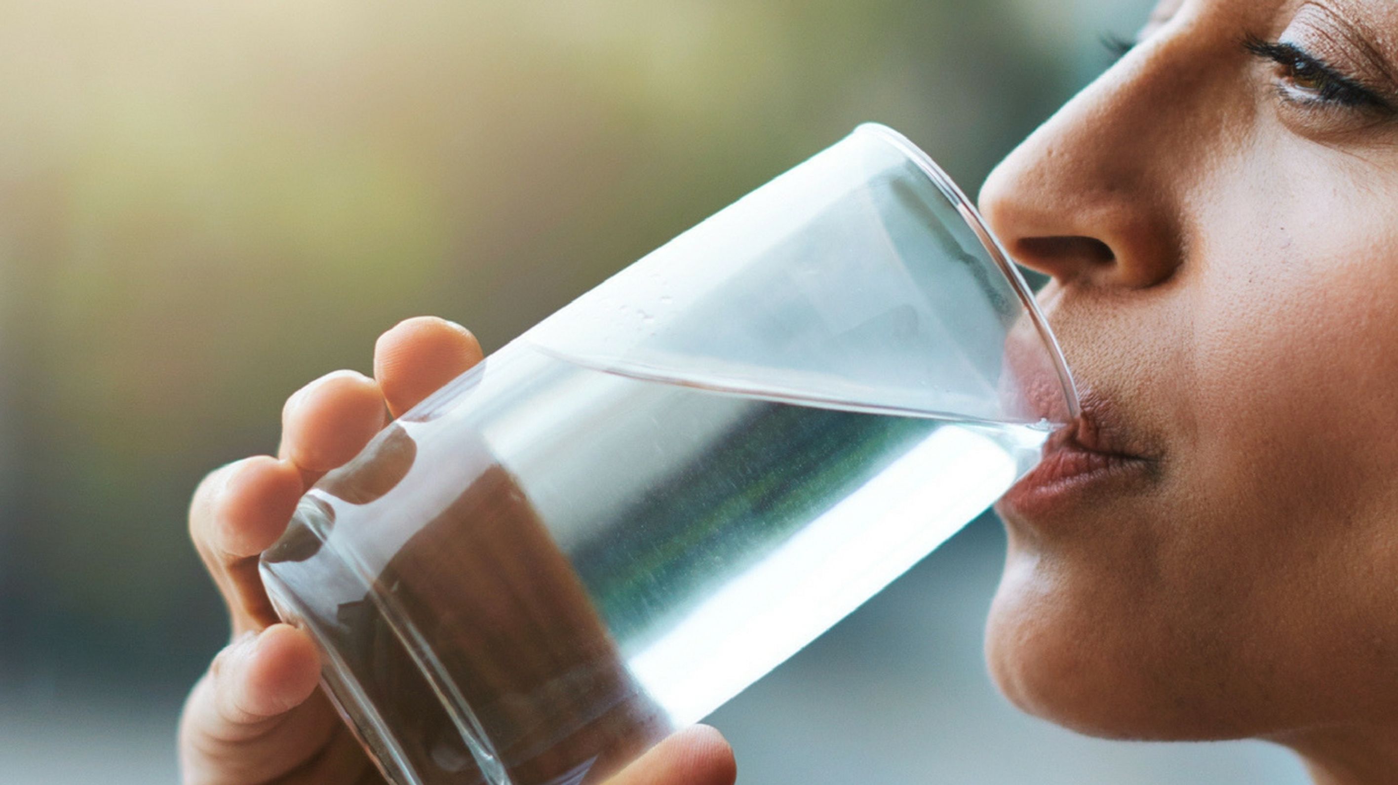 Quanta acqua bere al giorno meglio non berne troppa