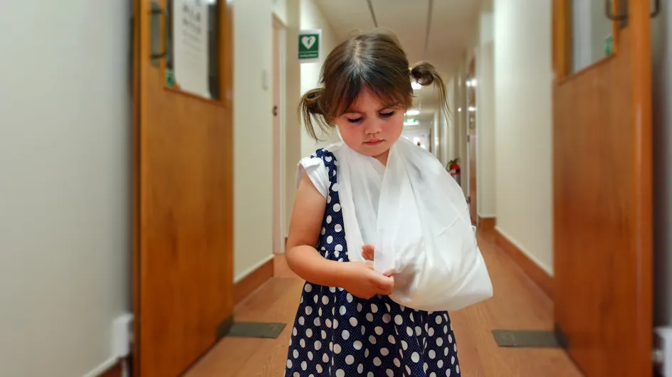 Née sans main gauche, cette fillette reçoit une prothèse fabriquée par un généreux inconnu