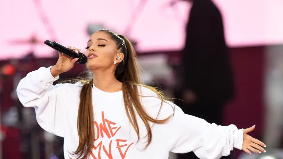 Ariana Grande fait son retour avec un hommage aux victimes de l'attentat de Manchester (vidéo)