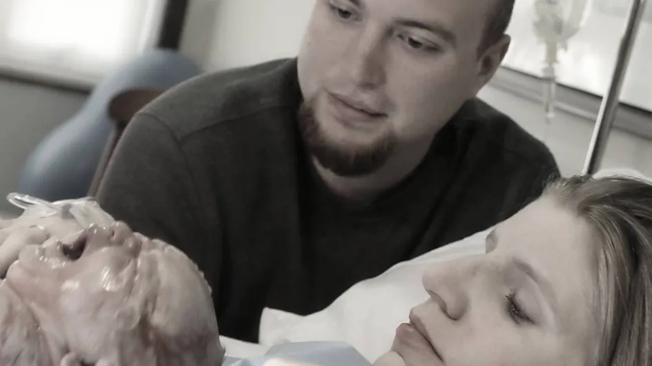 Ce papa devient veuf à la naissance de son fils et rend hommage à sa femme décédée