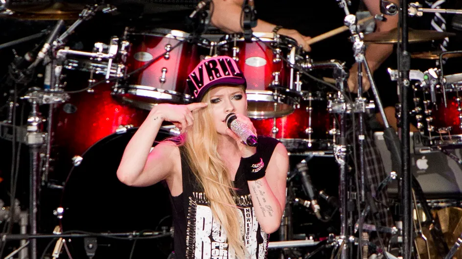 Après deux ans d'absence, Avril Lavigne est de retour et elle a bien changé ! (photos)