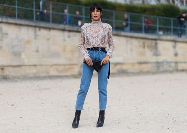 Kurvige Britin zeigt was unter der Jeans ist Kurvige Britin zeigt was unter der Jeans ist