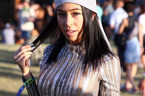 Festival-Frisuren mit Tüchern liegen jetzt voll im Trend