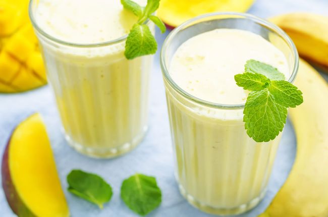 Mango banana smoothie