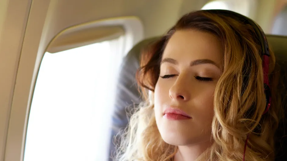 5 consigli per rilassarti sull'aereo (e addormentarti) se hai paura