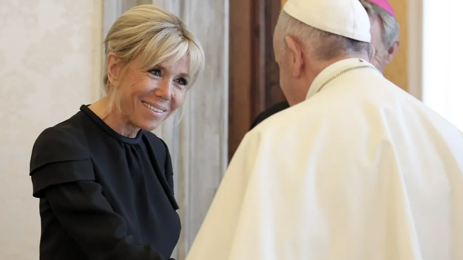 Brigitte Macron, son total look noir pour rencontrer le Pape fait jaser