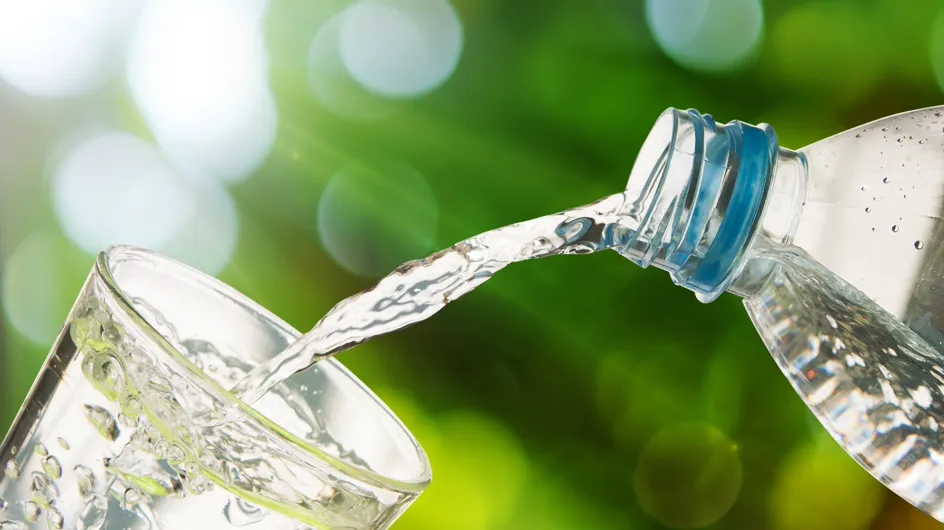 Eau du robinet vs eau en bouteille : laquelle choisir ?
