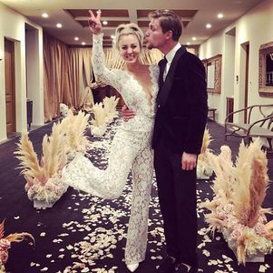 Kaley Cuoco y Karl Cook