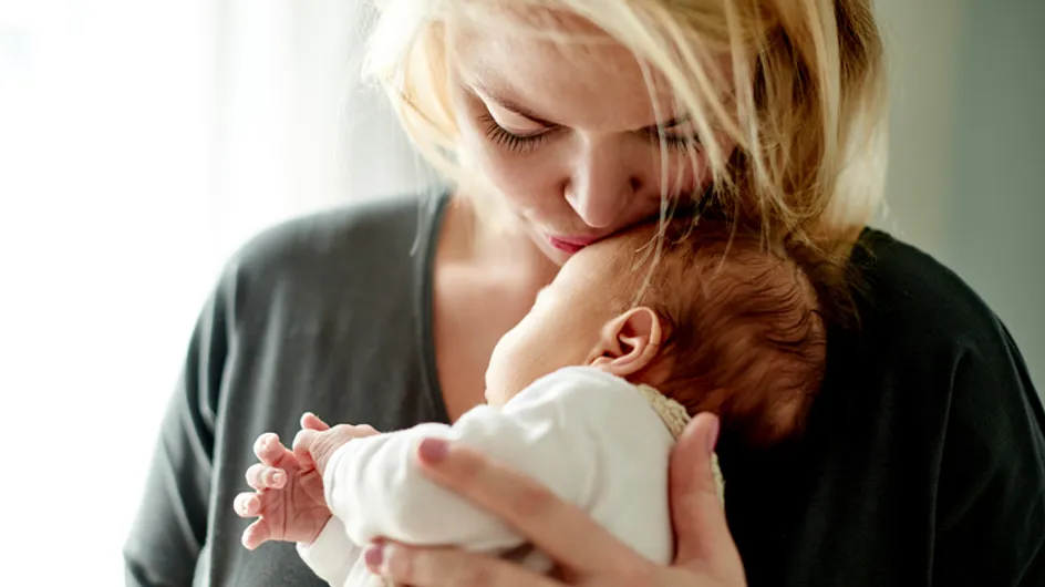 C’est prouvé ! Plus vous câlinez bébé, plus son cerveau vous dit merci !