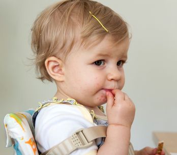 Un Bebe Nait Avec Le Sterilet De Sa Mere Dans Sa Main