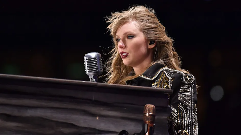 Taylor Swift s’arrête en plein concert pour évoquer un douloureux souvenir (vidéo)