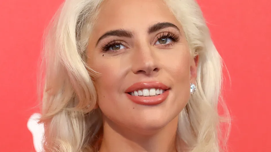 Lady Gaga dévoile ses vergetures à la poitrine, et ça fait du bien (Photos)