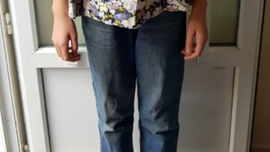 Une collégienne, obligée par son école à porter un vieux jean pour une raison scandaleuse !