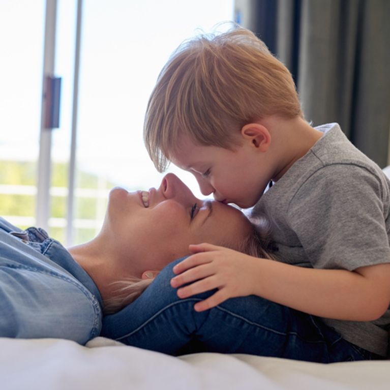 fils maman sexe dans cuisine