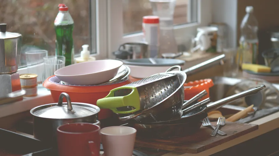 La vaisselle : tâche ménagère qui cause le plus de tensions dans un couple