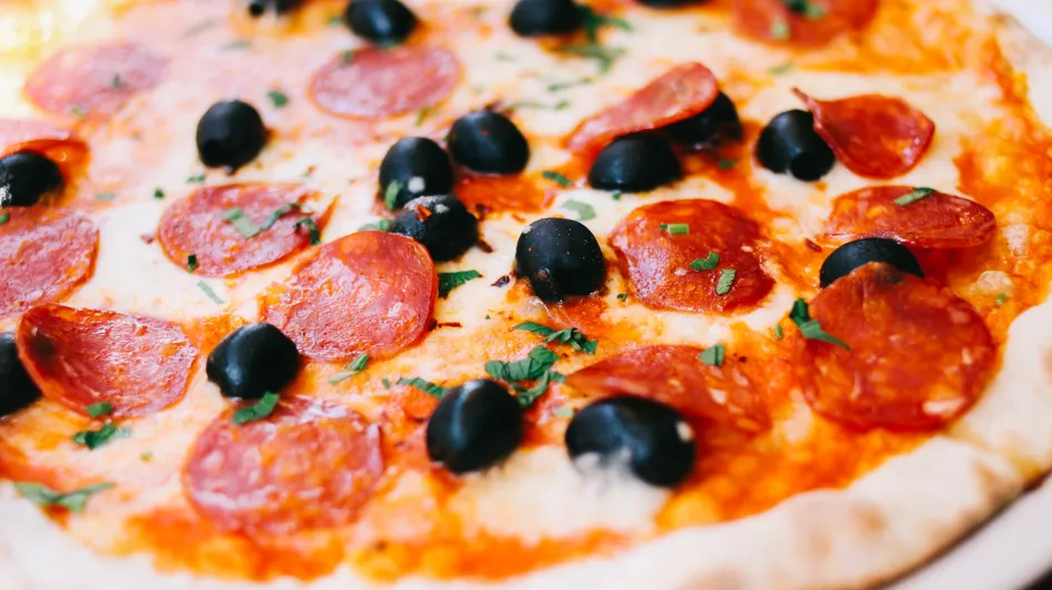 Ils se tatouent le logo Dominos pour des pizzas gratuites à vie (Photos)
