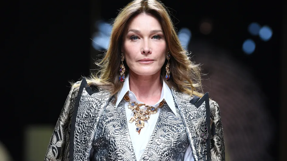 A 50 ans, Carla Bruni défile à nouveau pour Dolce & Gabbana