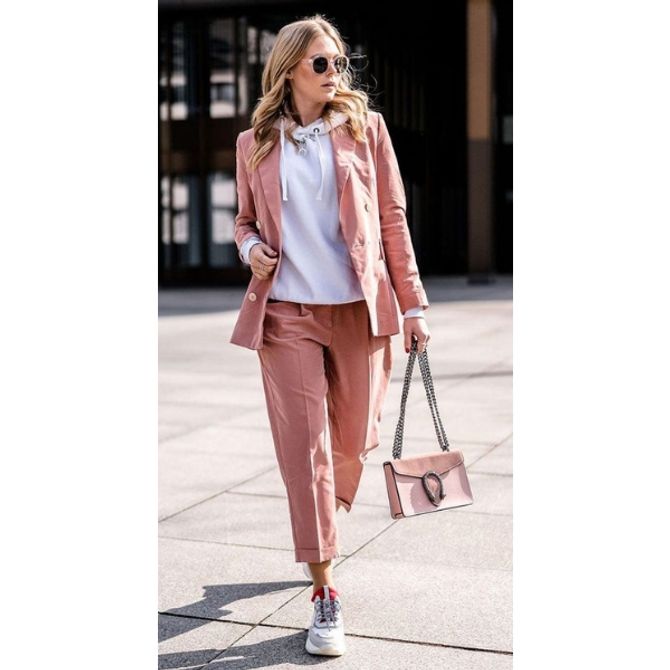 Look eleganti con chunky sneakers