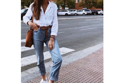 Mom jeans e chunky sneakers