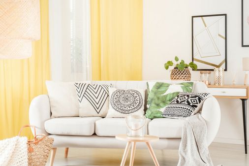 Decorazione divano